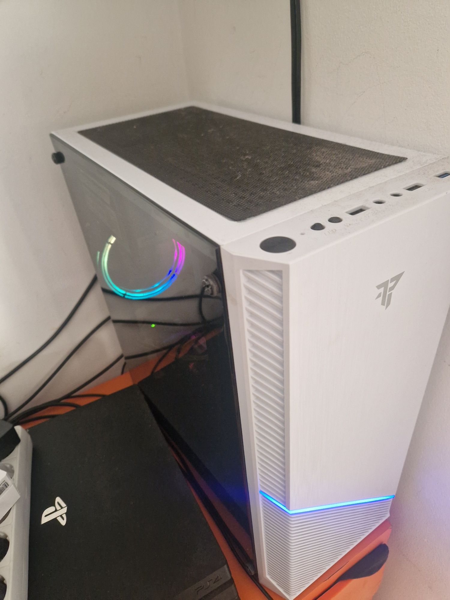 Vendo PC gaming bem estimado