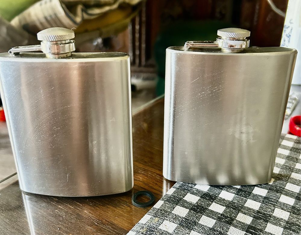 Piersiówki 2x250ml i 500ml.