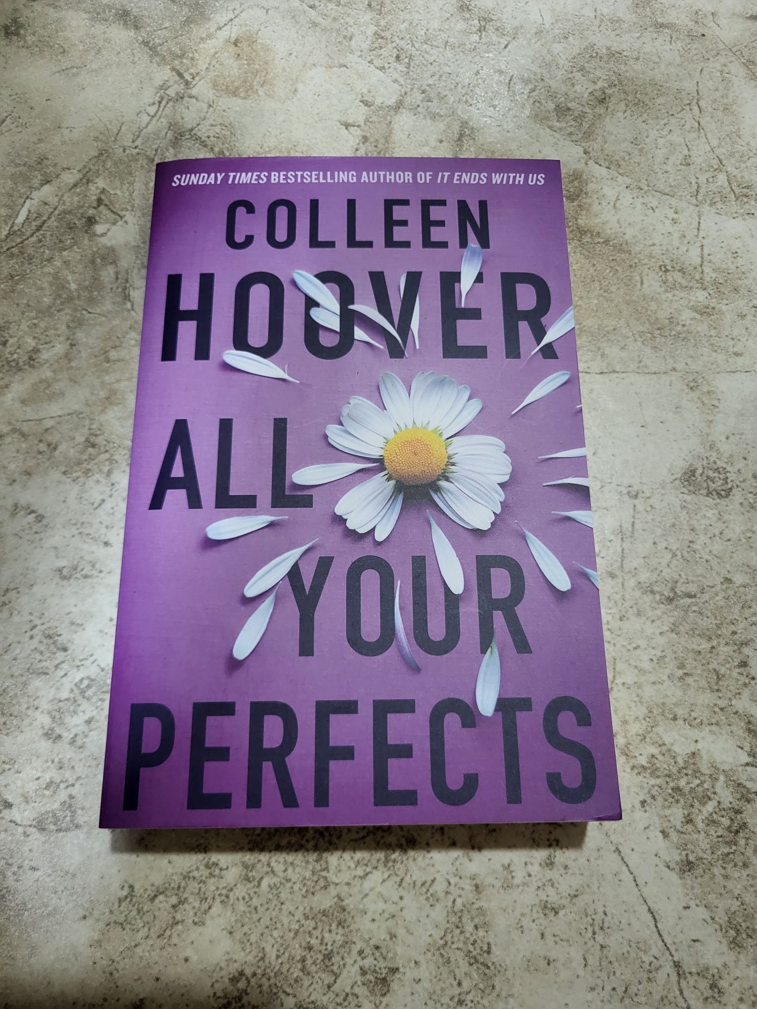 Livro all your perfects de Colleen Hoover