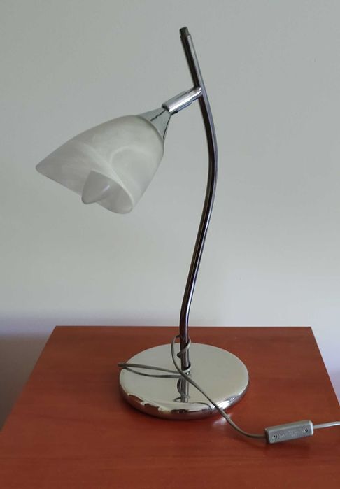 Lampka nocna / lampka biurkowa ze szklanym kloszem