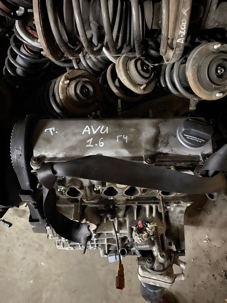 Двигун VW Golf Tauran Caddy skoda  1.6 FSI BLF BGU AZD AVU AKL ADP