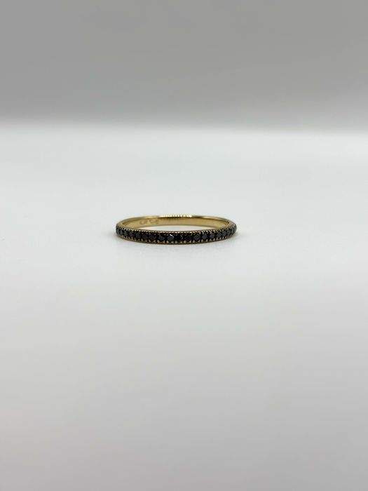Złota obrączka pierścionek z czarnymi brylantami