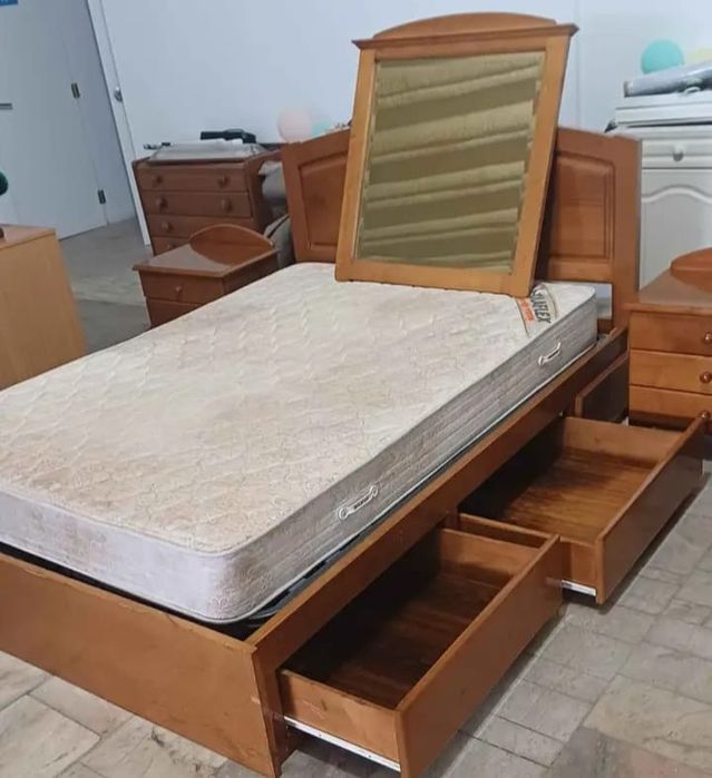 Cama Casal com Gavetas