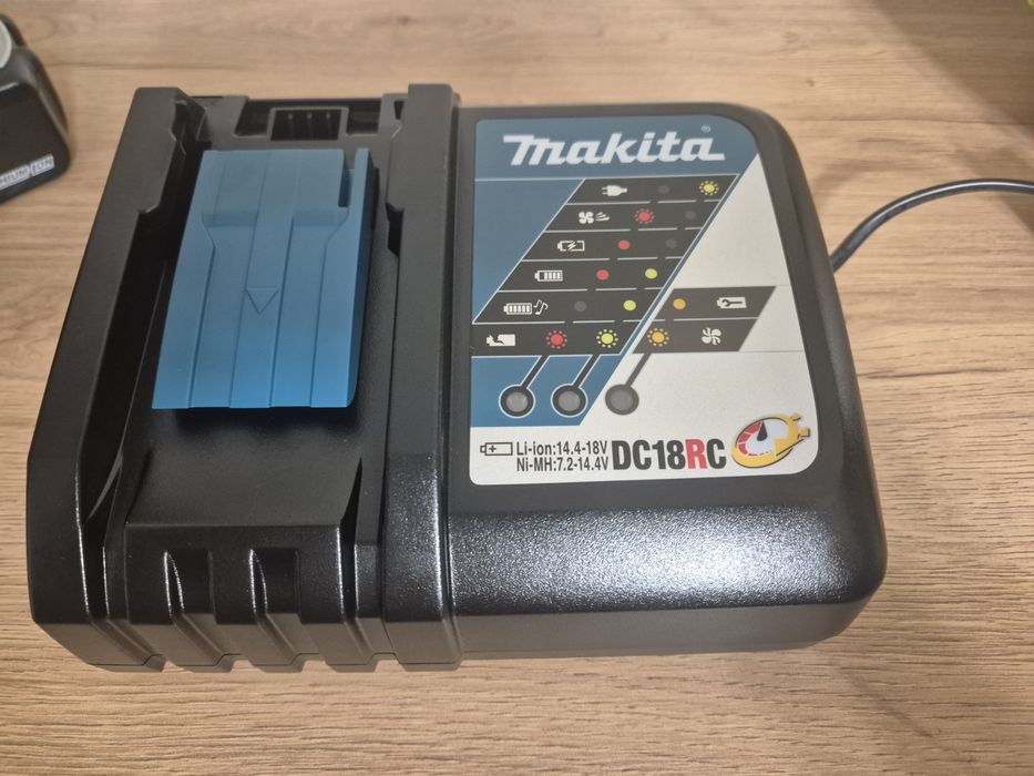 Zestaw dwa akumulatory BL1850B 18V i ładowarka makita