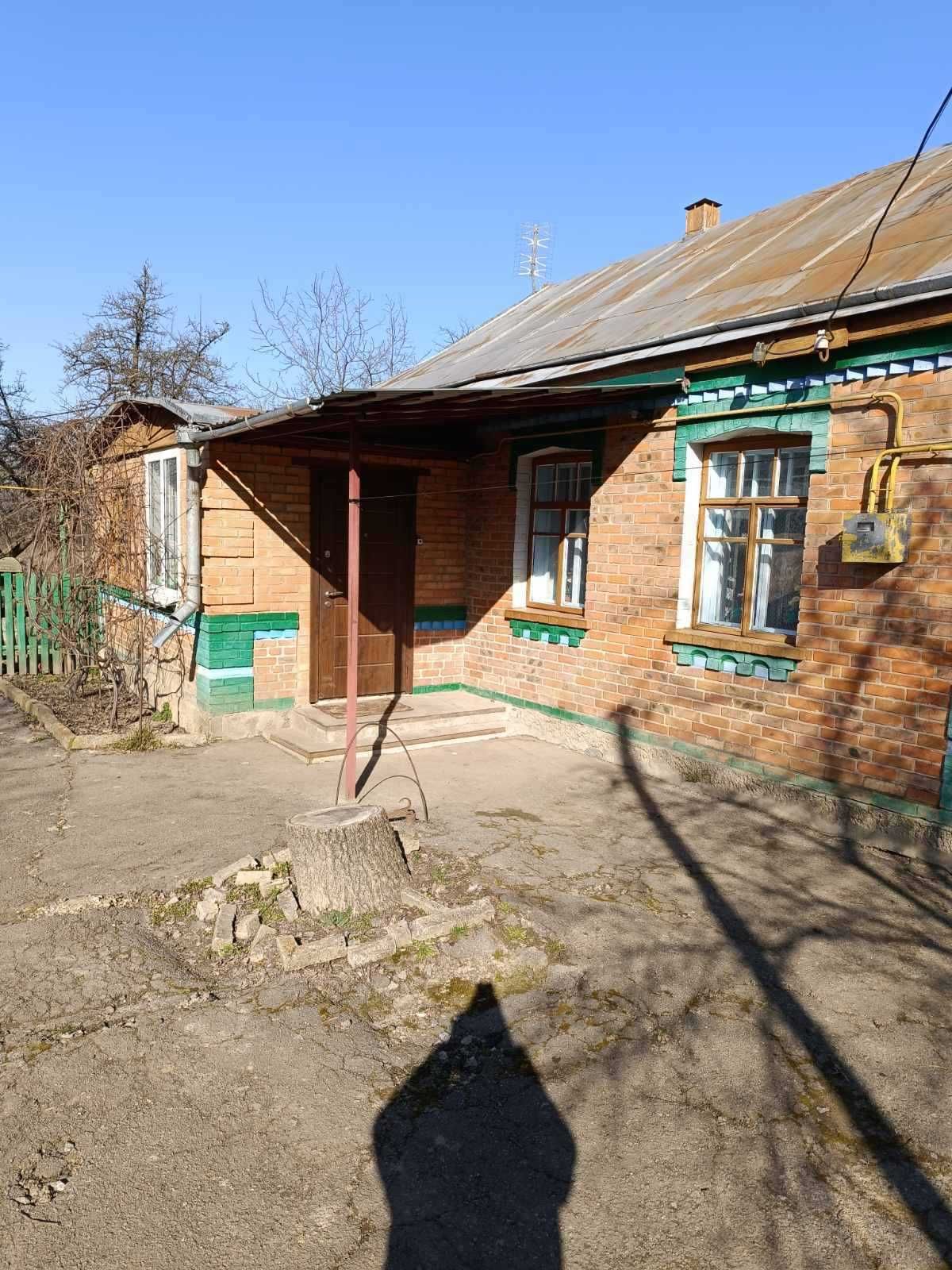Продається житловий будинок у селі Хижинці