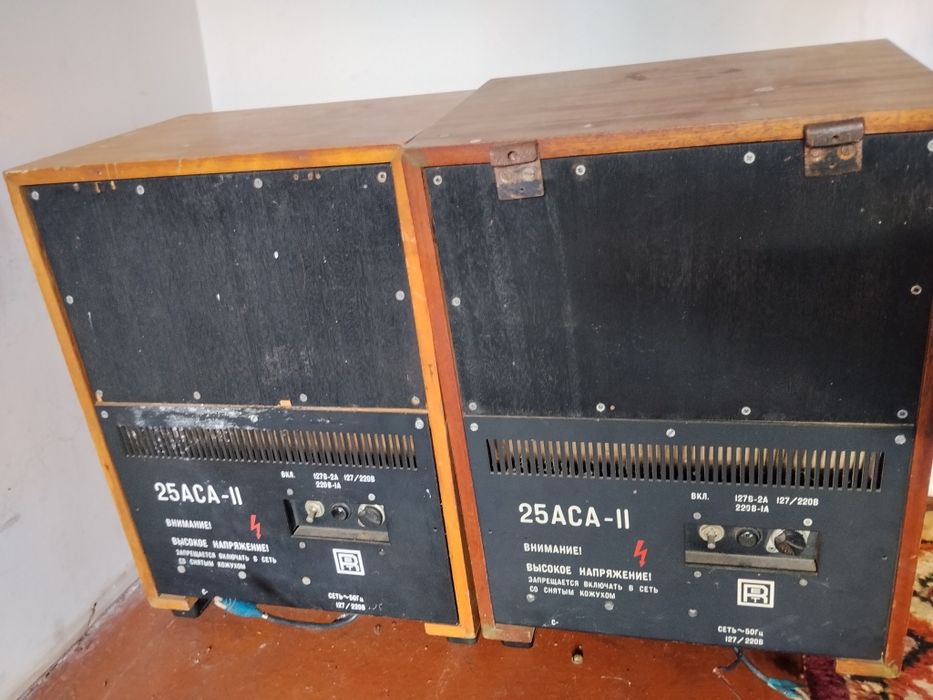 Старі колонки, дерево