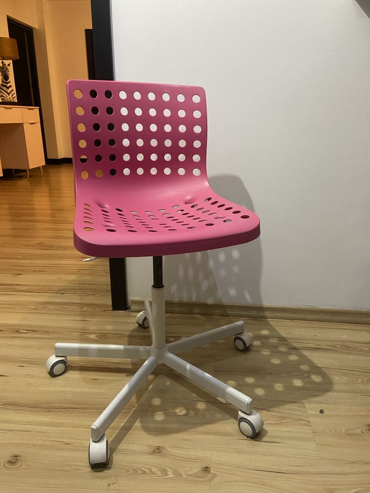 Krzeslo obrotowe rozowe ikea