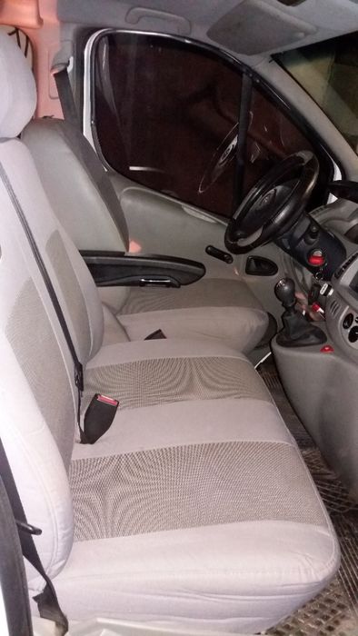 Підлокітник Універсальний на всі авто, відкидається, регулюється.