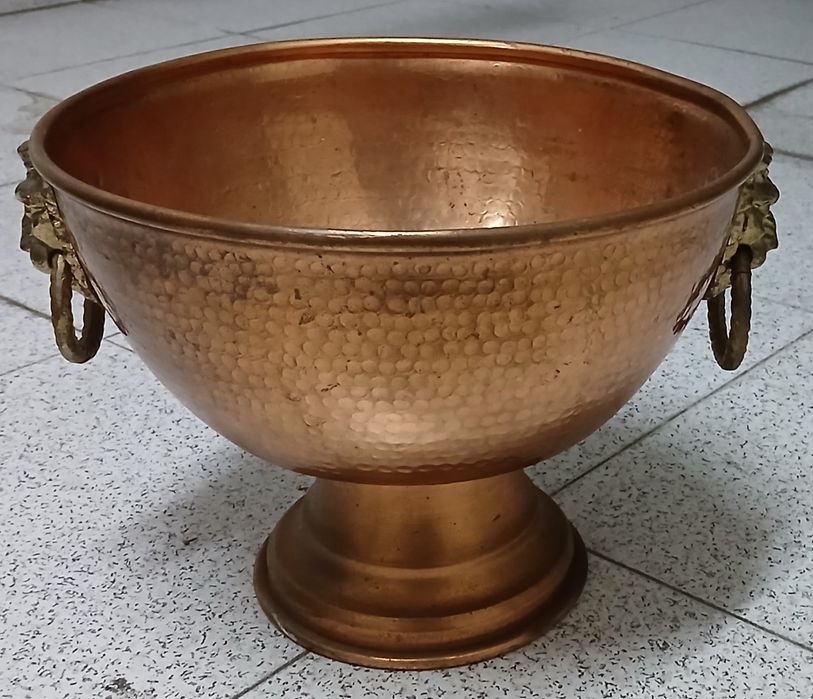 Vaso em cobre martelado
