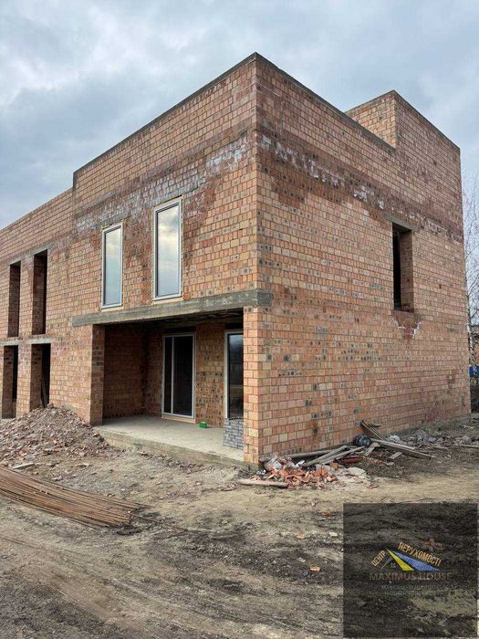 Двоповерхові таунхауси в закритому комплексі