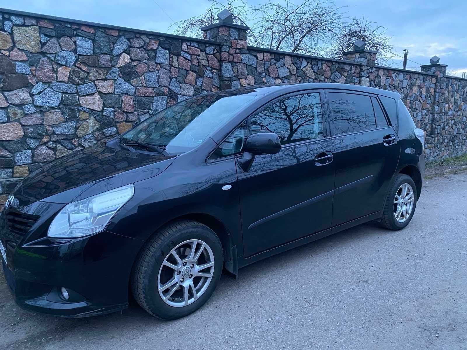 Продам Toyota Verso 2012 року випуску/