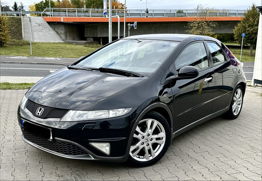 Honda Civic poliftowa  1.8 Benzyna Zadbana !