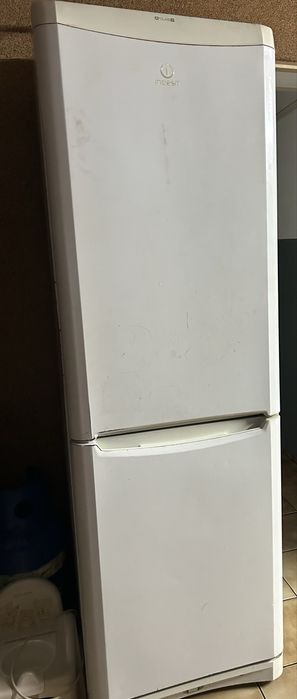 Lodówka z zamrażalnikiem indesit