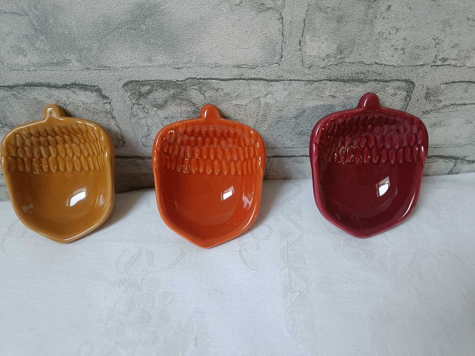 Ceramiczny zestaw do serwowania: talerz i 3 miseczki na sosy PRIMARK