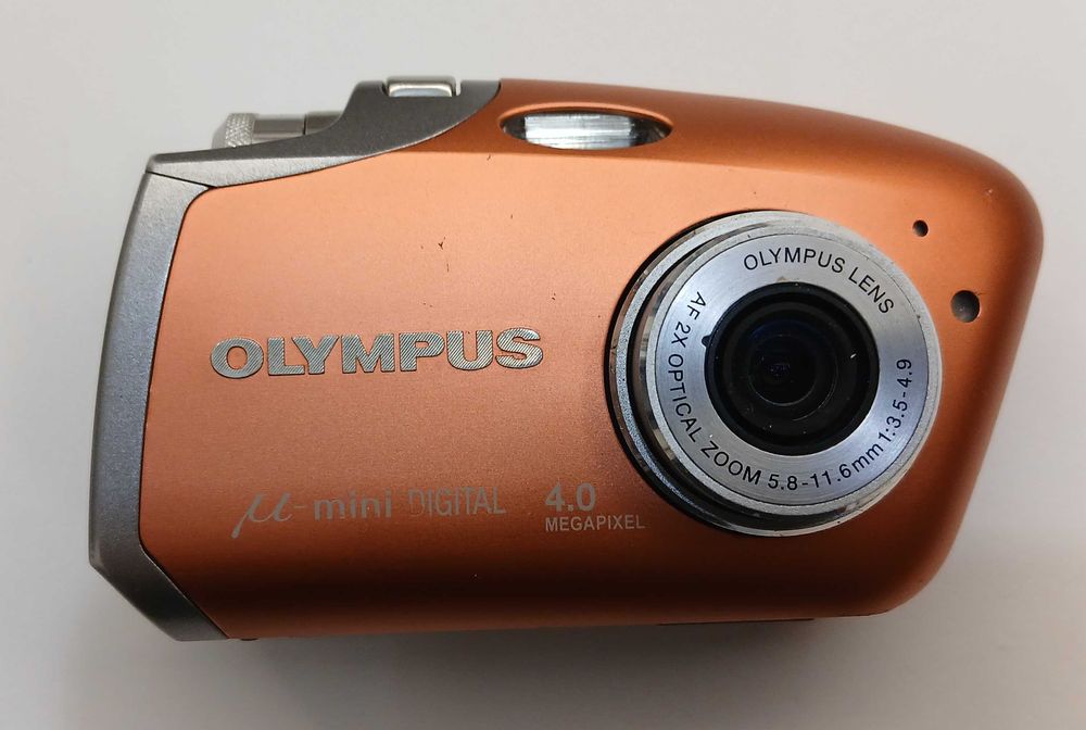 Olympus µ-mini Digital (Stylus Verve). Carregador e cartão