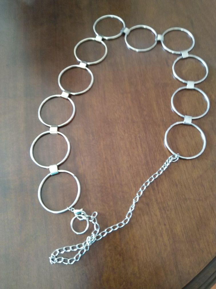 Vendo cinto e pulseira metálica.