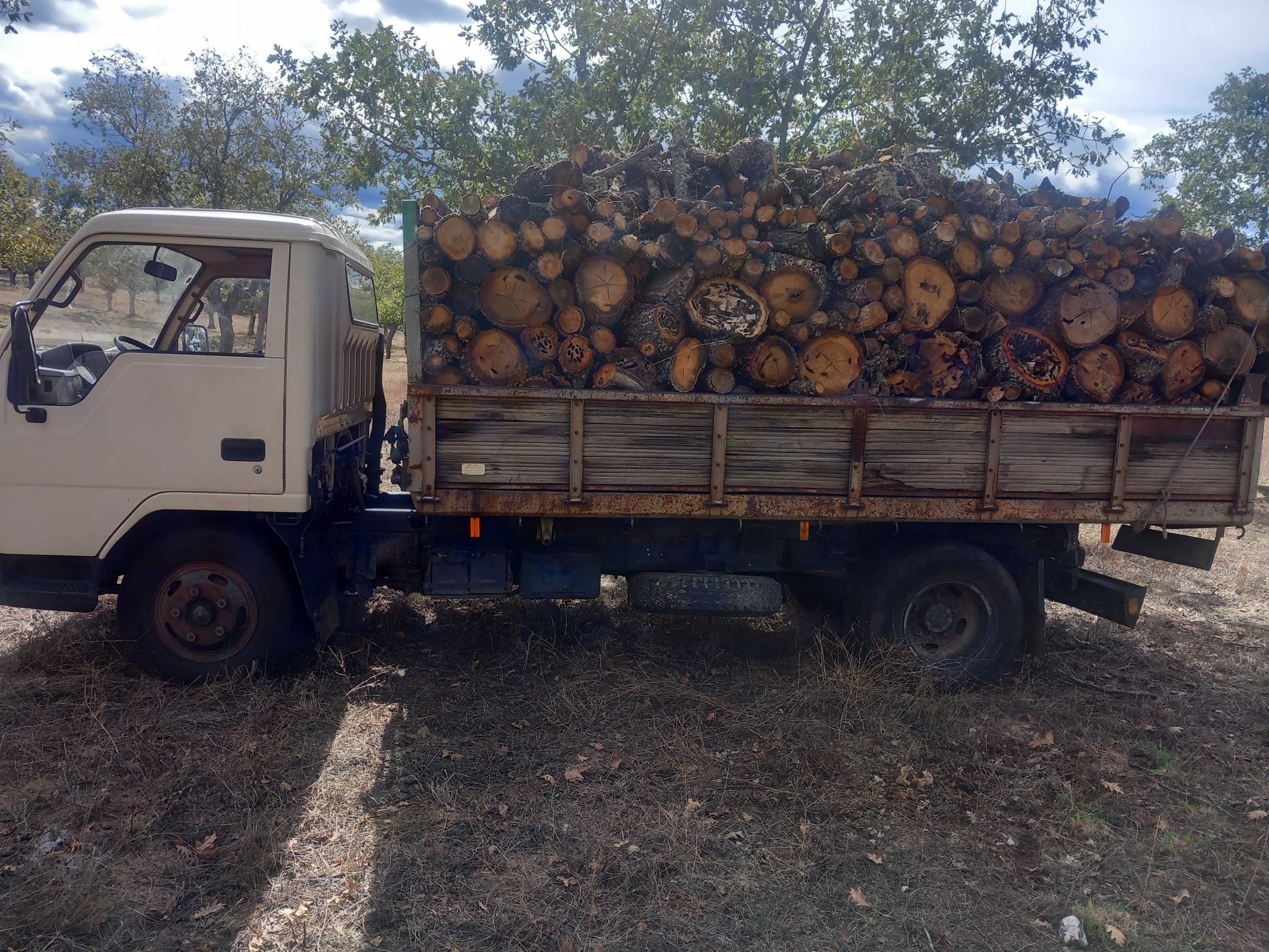 Vende se lenhas.