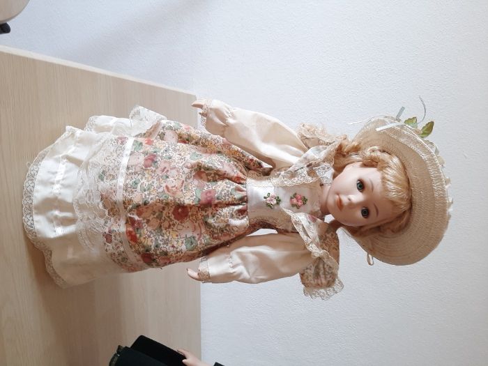 Diversas Bonecas Porcelana Vintage c/Suporte