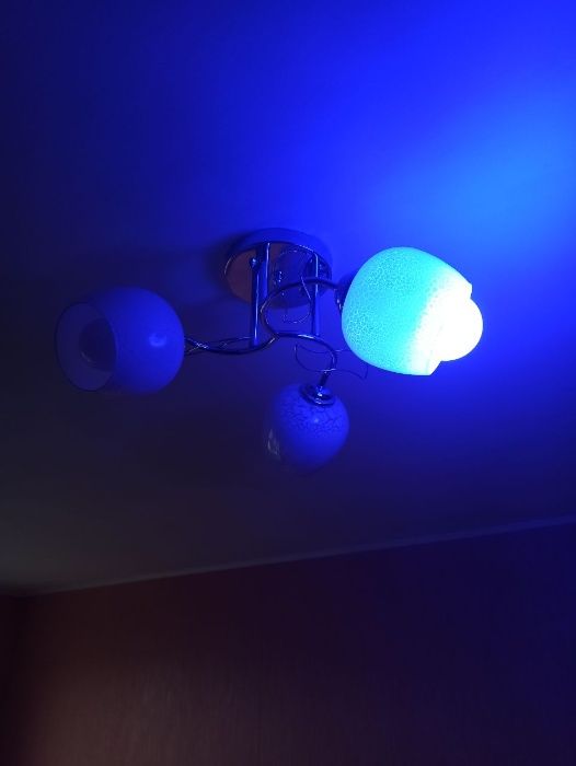 Светодиодная лампа RGBW с пультом дистанционного управления