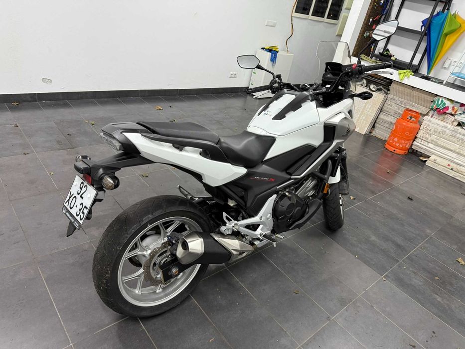 Honda 750 - Praticamente Nova - 6.000km