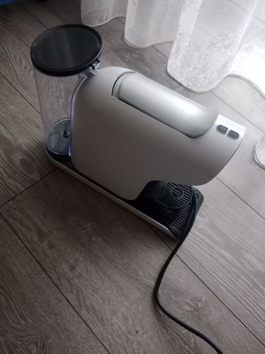 Кофеварка б,у хорошому стані фірма amaroy     дуже хороша на капсули