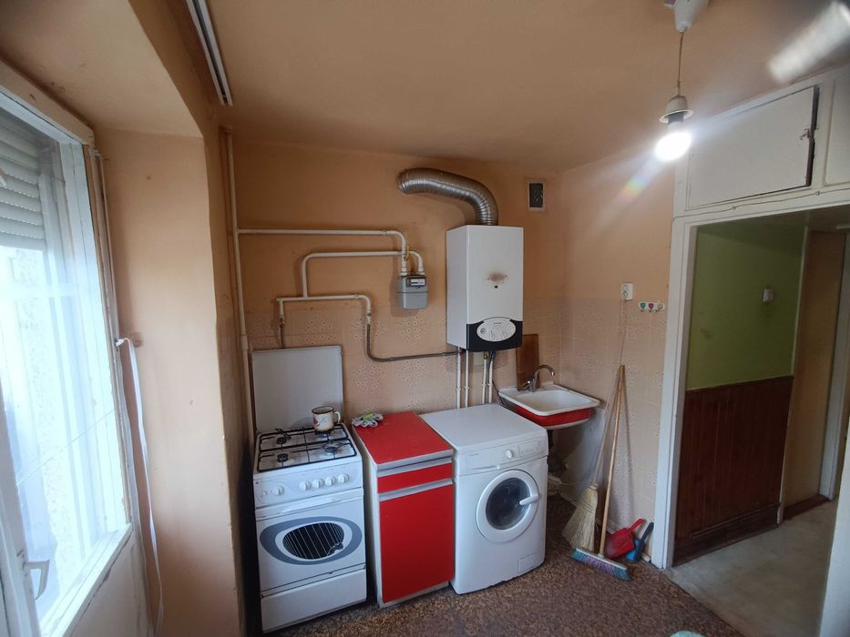 2 кімнатна КВАРТИРА 54 кв.м біля АТБ, житловий стан, 2 балкони, лоджія