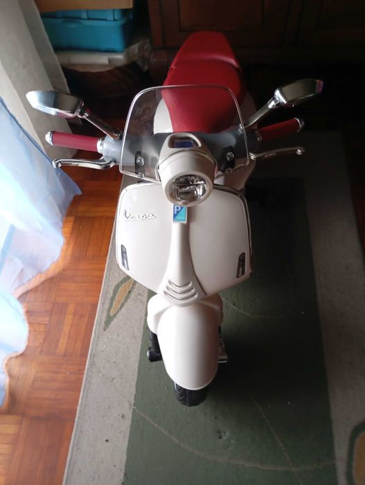 Vespa automática criança