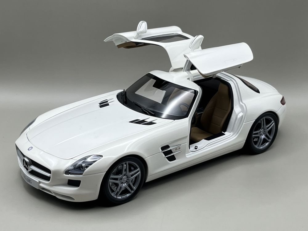 Model 1:18 Mercedes-Benz SLS AMG