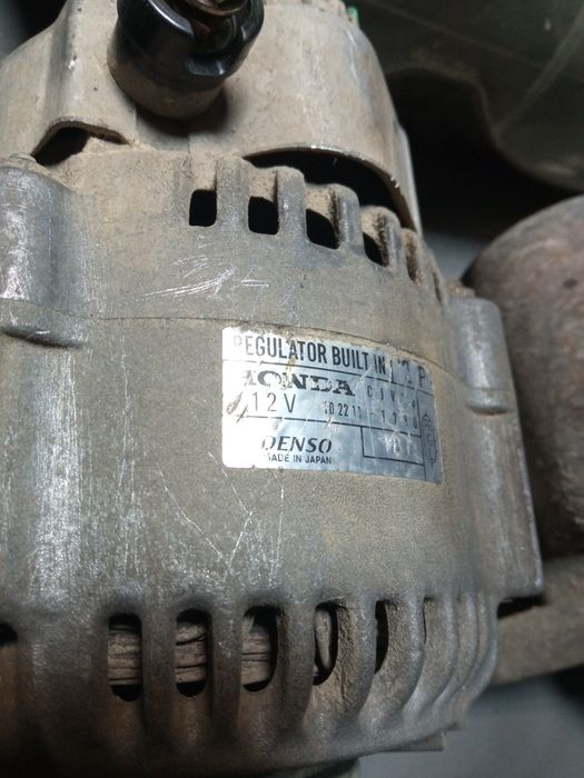 Honda HRV 1.6 alternator  lusterko prawe  pompka paliwa