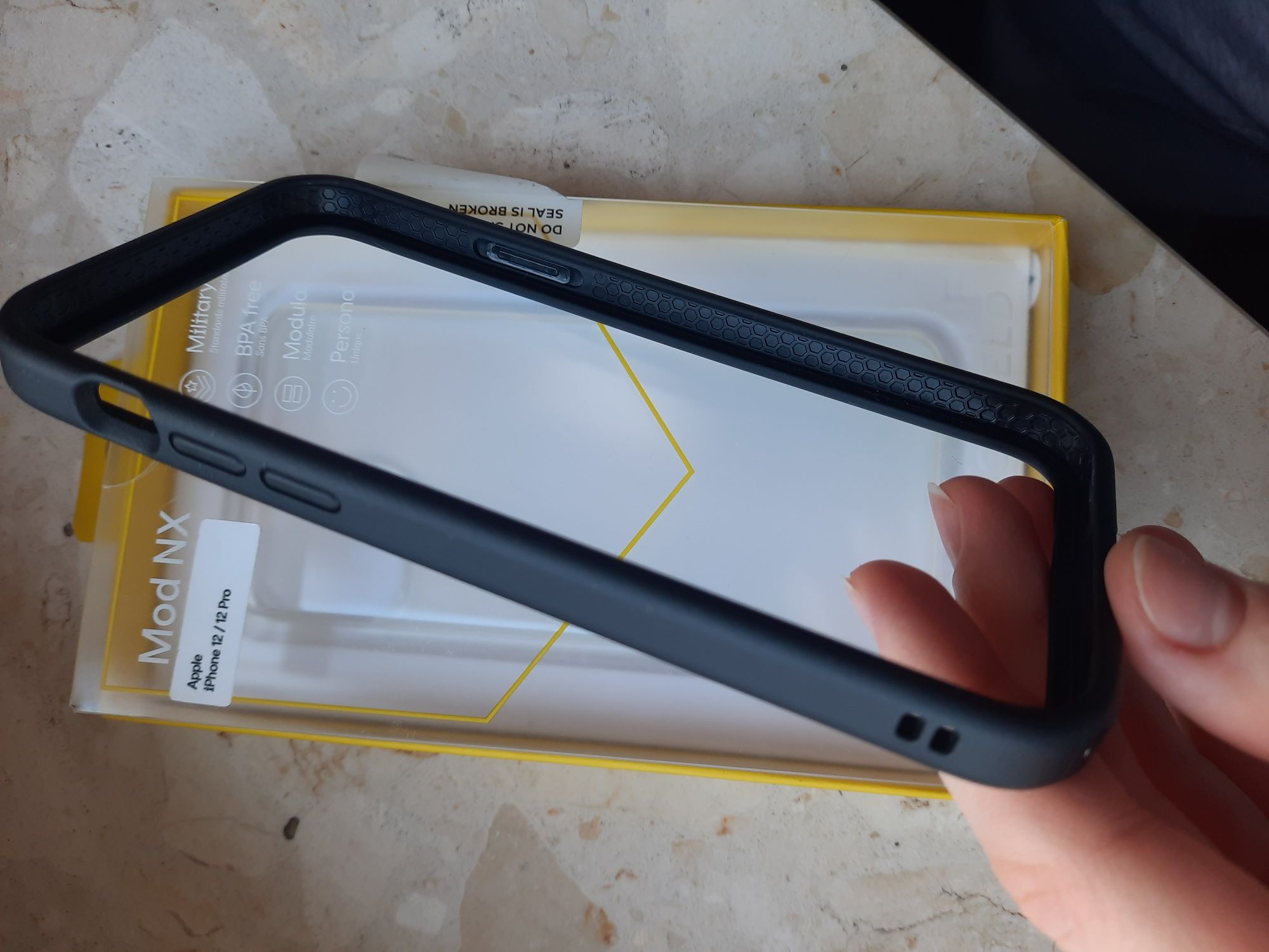 Obudowa etui na IPhone 12 12pro Solidsuit Rhinoshield czarny