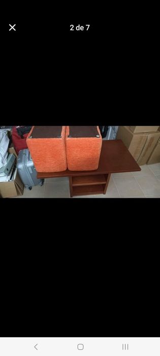 Mesa de centro em cerejeira com dois Puffs incluídos