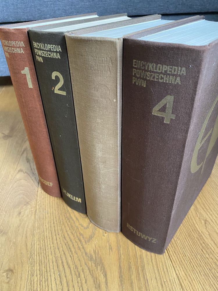 Encyklopedia PWN, 4 tomy, stan bdb