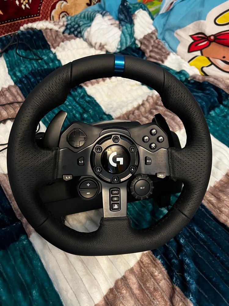 руль Logitech G923 Racing Wheel and Pedals for PS4 and PC