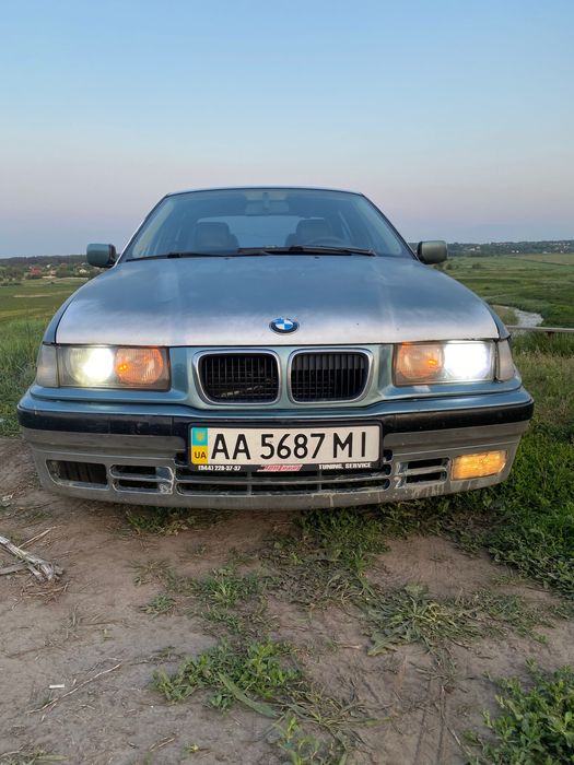 BMW E36 318i 1995 рік механіка газ/бензин