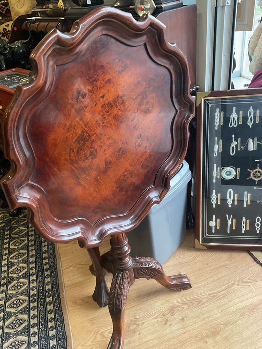 Mesa de apoio vintage ,82x62 cm inglesa .discricao abaixo