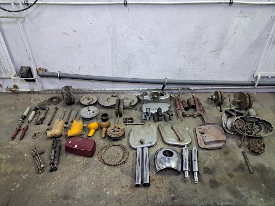 Sprzedam części motocyklowe z epoki  Jawa CZ komar Romet