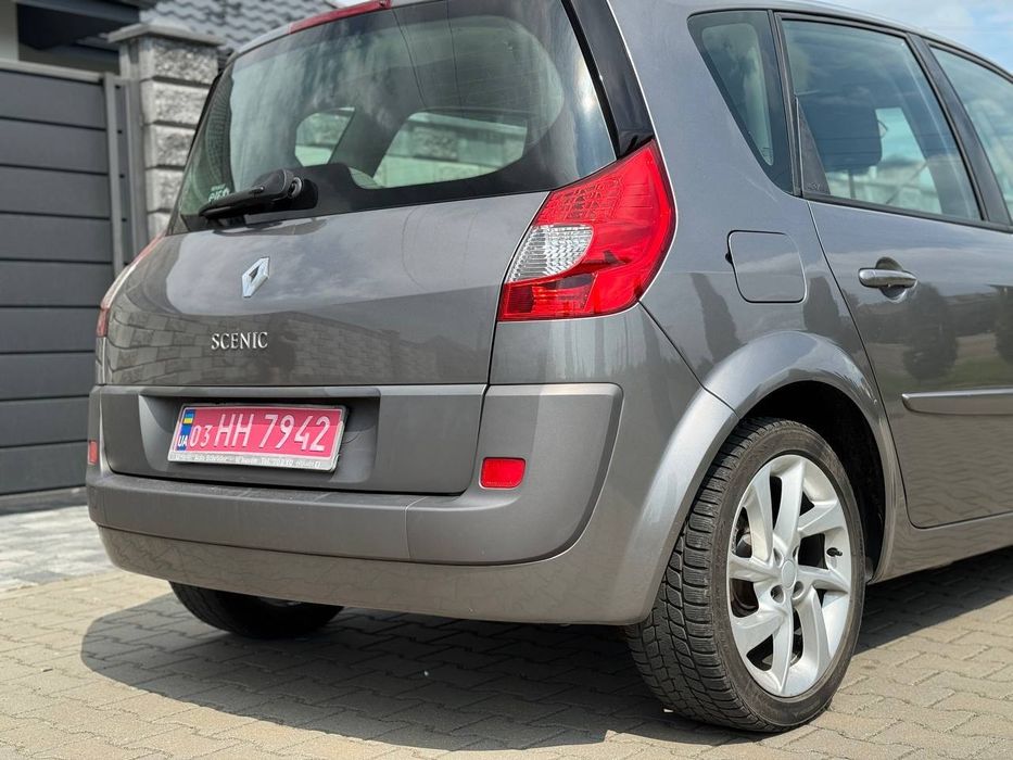 Хороший сімейний автомобіль Рено Сценік