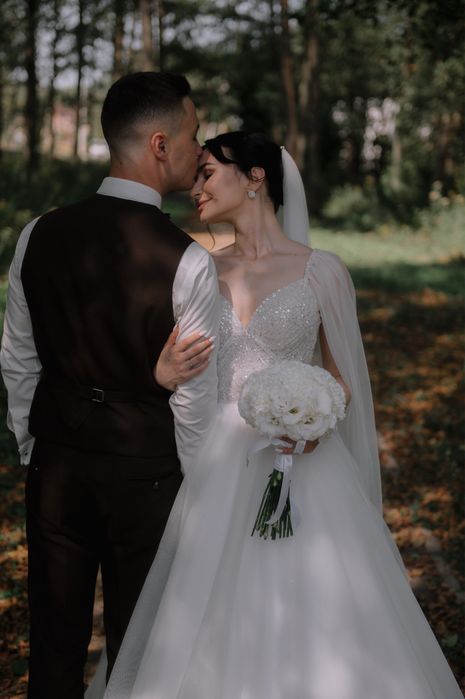 Продам весільну сукню