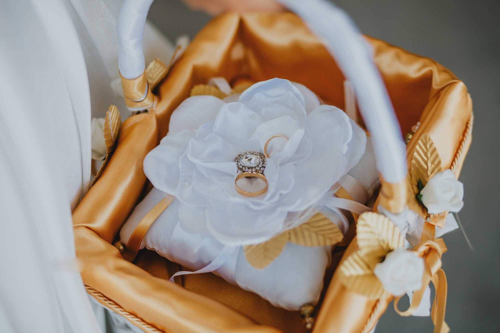 Cesta decorada com almofada p/ casamento