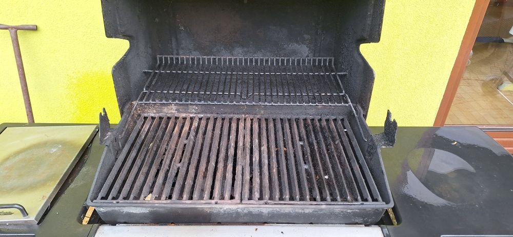 Grill Broil King model Signet 390