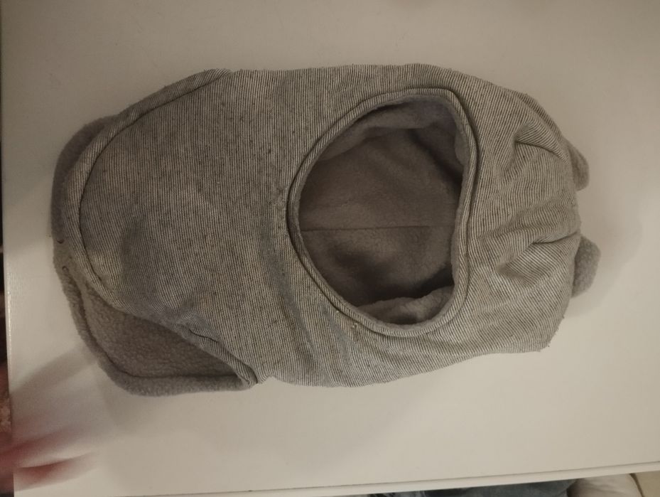 Шапка-шлем, больше подходит для мальчиков