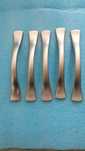 Nowe eleganckie metalowe uchwyty do mebli kuchennych