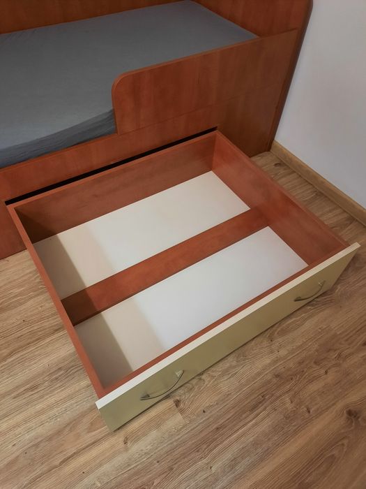 Łóżko dziecięce z boczkami