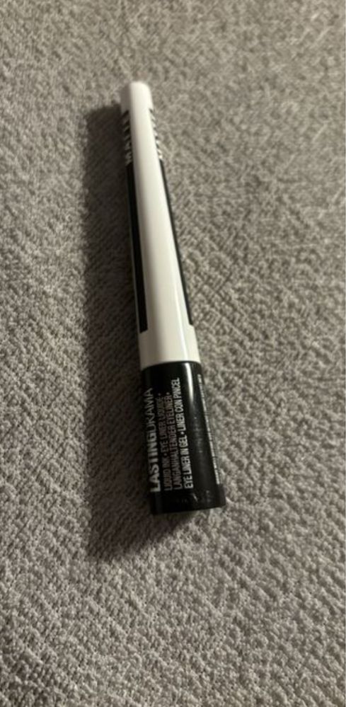 Eyeliner maybelline czarny matowy
