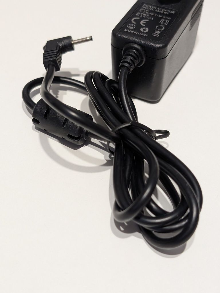 Zasilacz KM0003 5V / 2.5 A z cienkim złączem