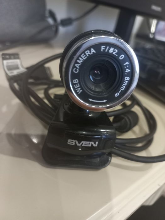 Комп'ютер в гарному стані + веб-камера+блютуз адаптер.