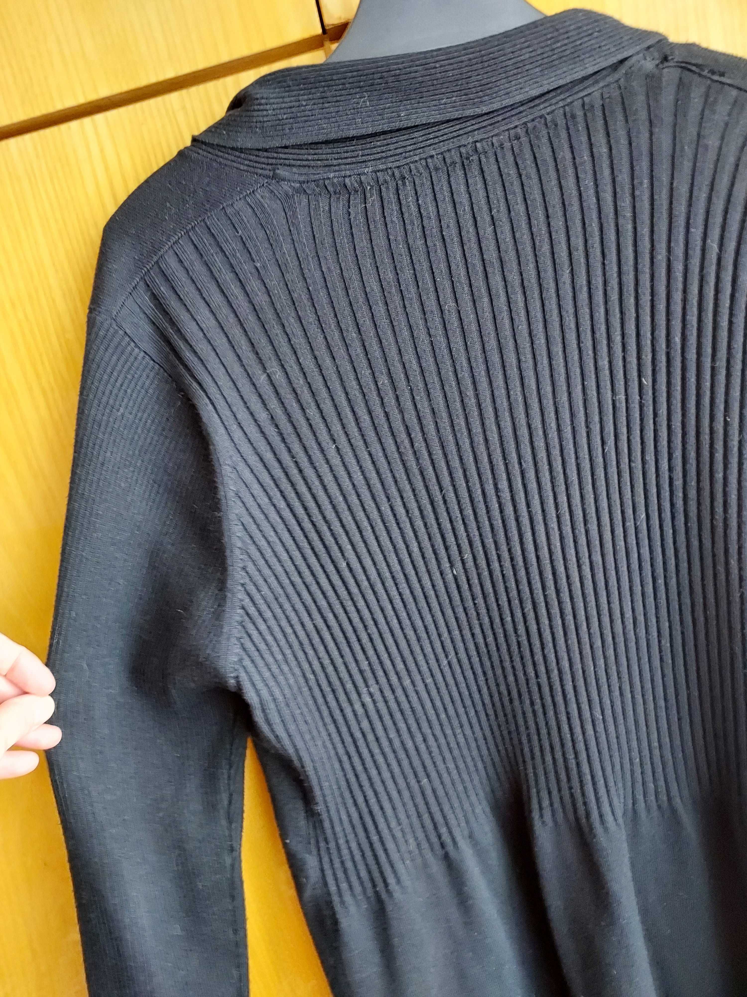 Czarny dłuższy sweterek damski, rozmiar L