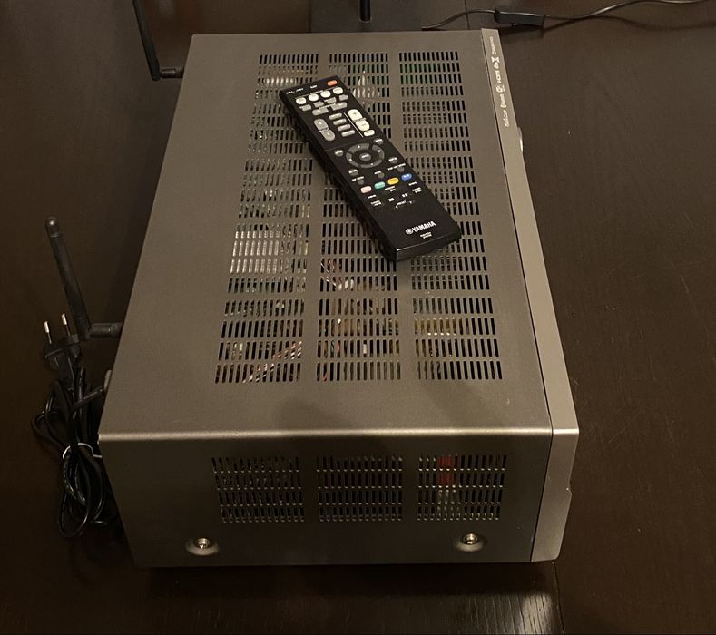 Amplituner kina domowego Yamaha RX-V585