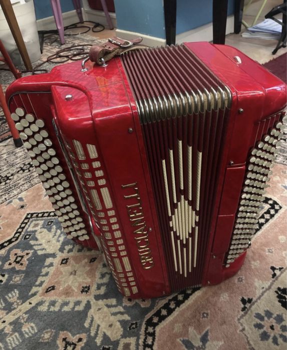 Acordeão Crucianelli 120 Baixos – 3 Vozes – Excelente Estado