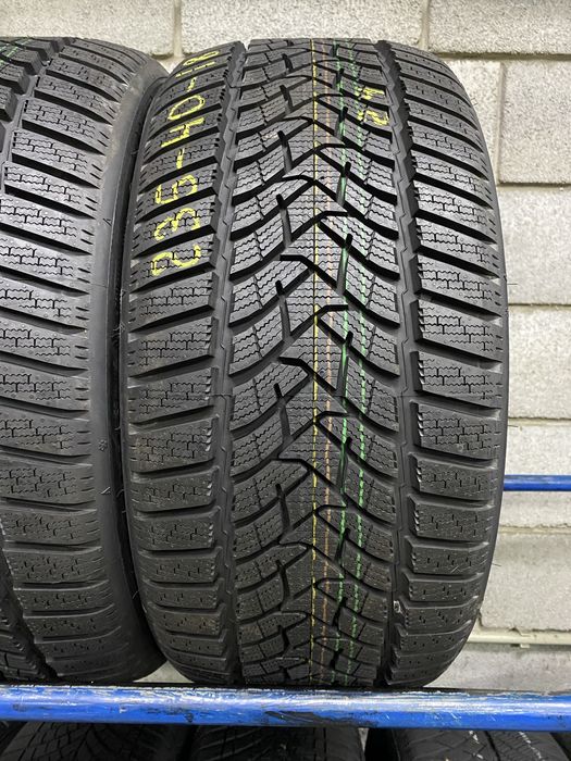 Зимові шини 235/40 R18 (95V) DUNLOP